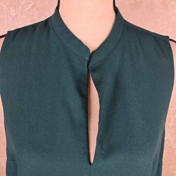 H & M Size 8 Emerald Green Sleeveless Blouse Split V-neck Flowy Lightweight - Picture 2 of 9